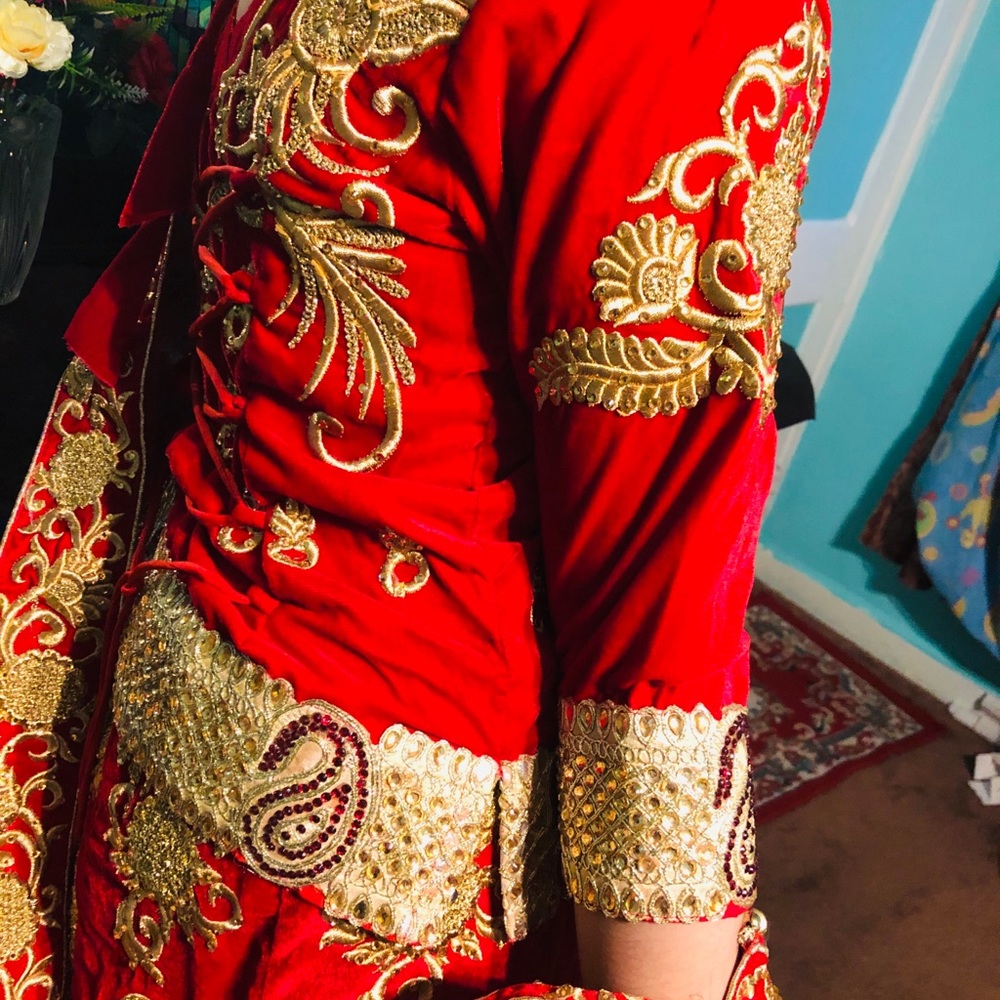 Indian bridal lehenga - Picture 4 of 8